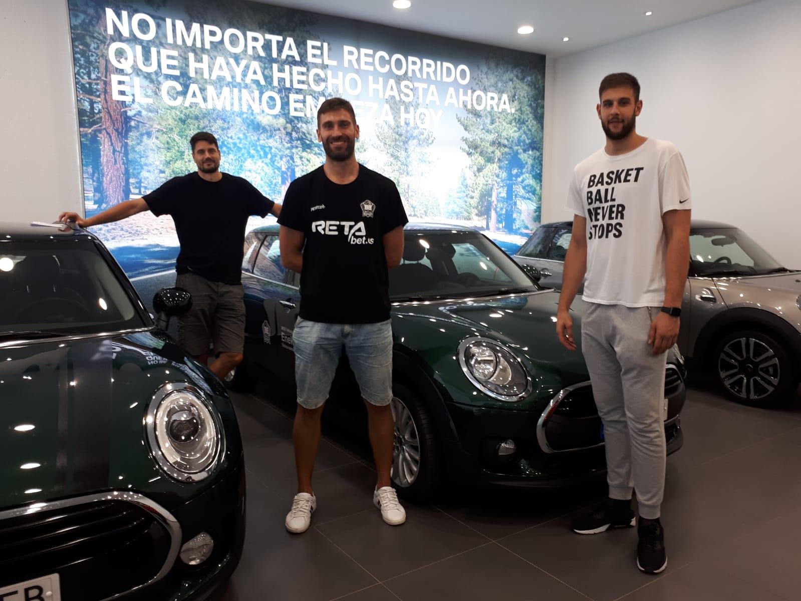 Hombres de negro